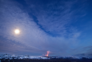 Illustration for article titled Iceland Is Rising Out of the Water